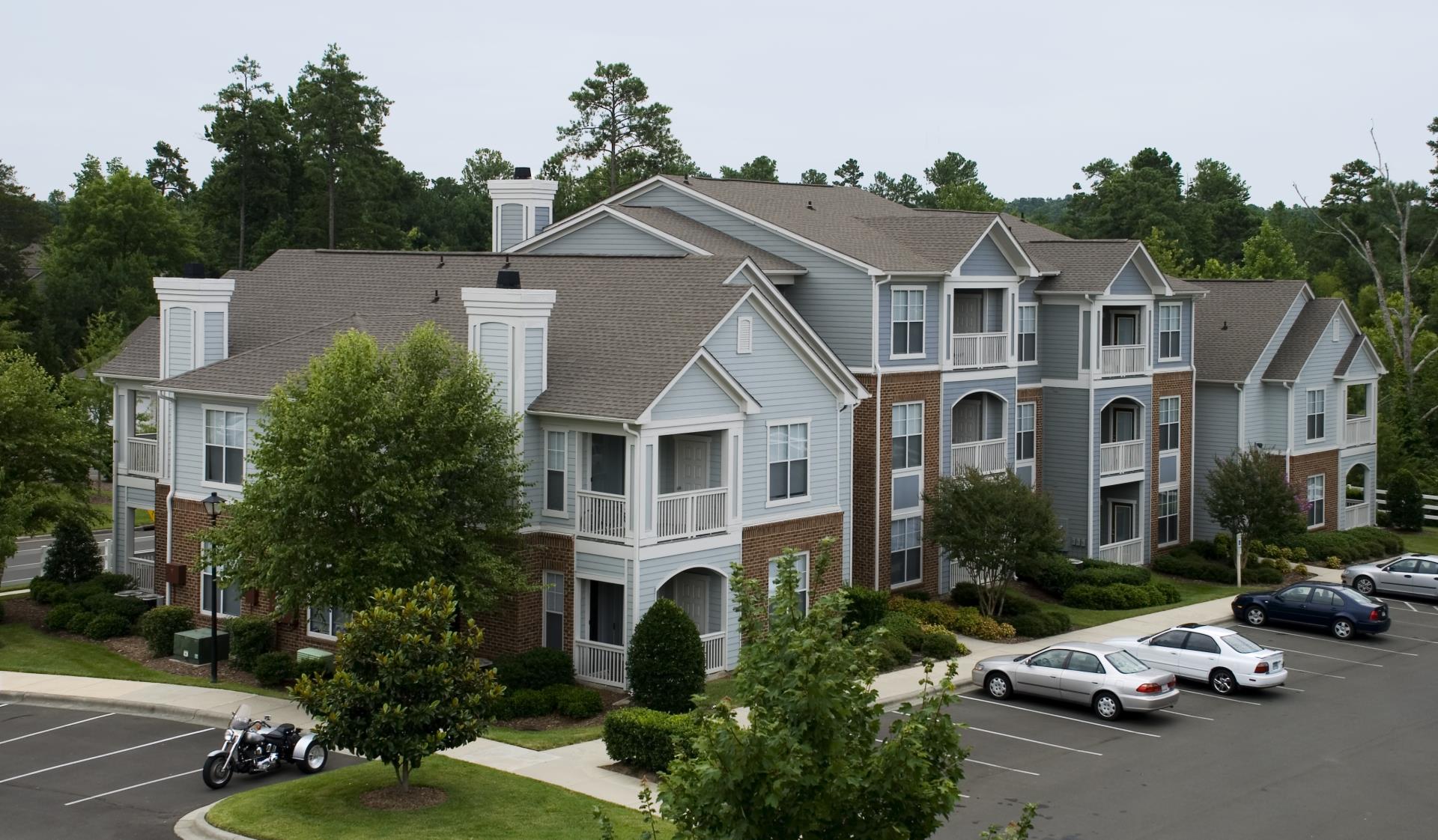 Parking solution around an apartment building